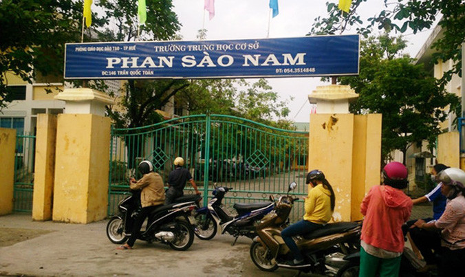 hòng GD&ĐT thành phố Huế đã hoàn chỉnh xong 27 bản sao bằng tốt nghiệp để cấp lại cho học sinh ngôi trường này. Ảnh: B.N.L. 