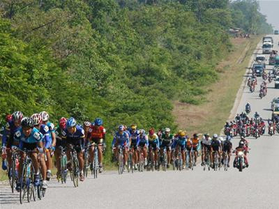 Vạn An đòi lại áo Vàng