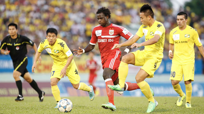 SLNA không thể ngăn bước tiến lên ngôi đầu của B.Bình Dương. ảnh: VSI 