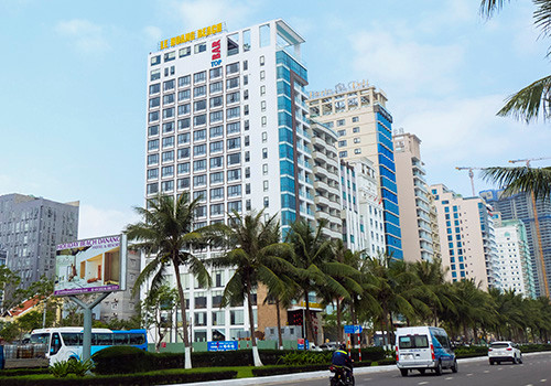 Nhiều khách sạn có tên trong danh sách Sở Xây dựng công bố đã đi vào hoạt động 2-3 năm. Ảnh: V.Đ.