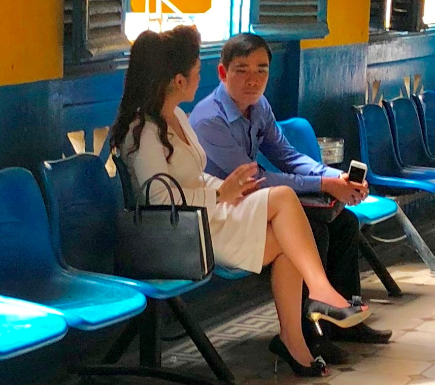 Bà Lê Hoàng Diệp Thảo trong lần tới tòa giải quyết vụ ly hôn. Ảnh: Tân Châu