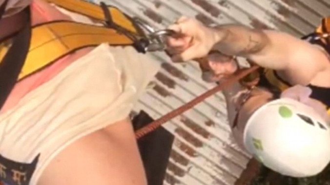 Albertyne Kevina, một người chứng kiến vụ tai nạn này đã quay lại video và đăng tải lên mạng. Ảnh: 1clicknews.