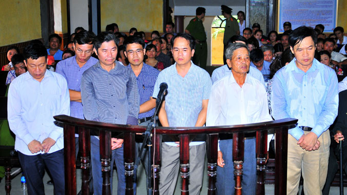 Các bị cáo tại phiên tòa. Ảnh: Cẩm Kỳ.
