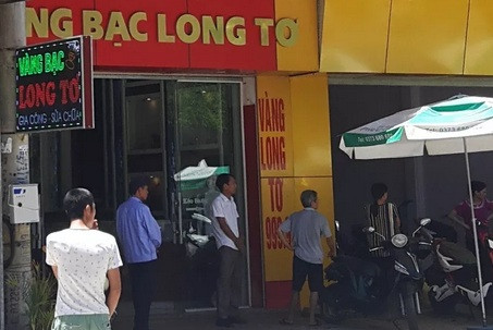 Cơ sở kinh doanh vàng bạc bị trộm đột nhập.