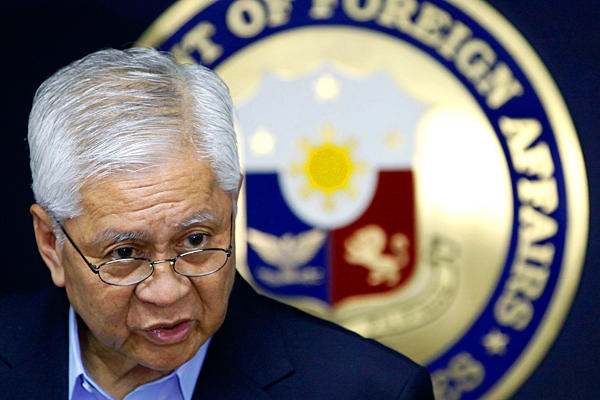 Ngoại trưởng Philippines Albert del Rosario 