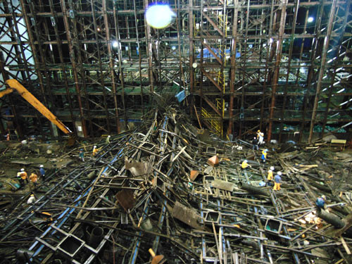 Hiện trường đổ nát tại giàn giáo Formosa đêm 25/3. Ảnh:Đức Hùng.