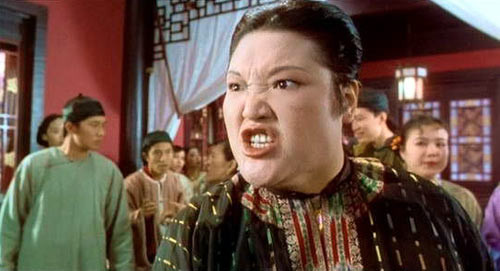 Cố diễn viên Lỗ Phân hoá thân vào vai tú bà trong Quan Xẩm Lốc Cốc.