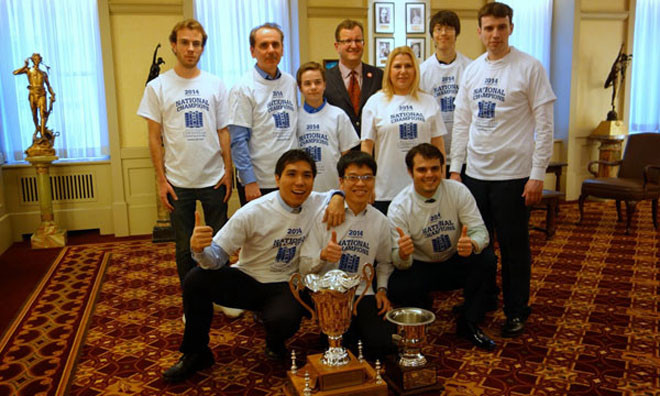 Quang Liêm và các đồng đội ở ĐH Webster. Ảnh: Thanh Niên.