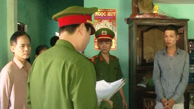 Lừa chiếm xe máy, “nướng” vào bài bạc