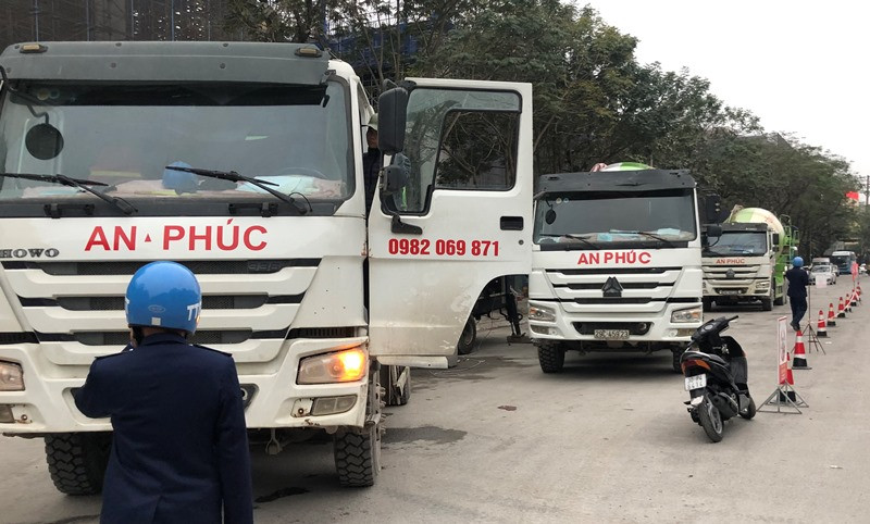 Hiện trưởng Thanh tra “bỏ qua” xe vua lộng hành trên đường chiều 19/1