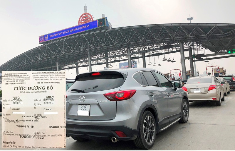 Trong ngày 5/1 và các ngày cuối tuần vừa qua, chủ phương tiên đi trên tuyến Pháp Vân-Cầu Giẽ vẫn phải xếp hàng trả phí tiền mặt.