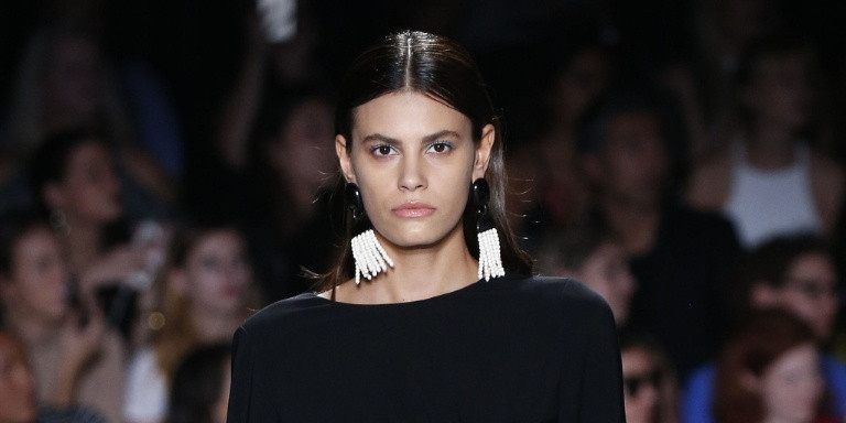 Alisar Ailabouni trong show Xuân/Hè 2017 của thương hiệu Christian Siriano.