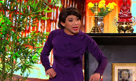 Nhân vật Tô Ánh Nguyệt là một phụ nữ hiền dịu, bao dung, gia giáo, cả đời hy sinh cho tình yêu, cho con đã bị Trấn Thành biến thành một phụ nữ chua ngoa, vô học, ích kỷ và hung tợn.