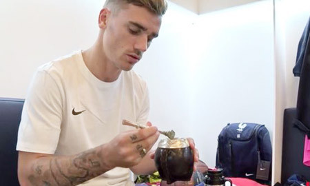 'Sát thủ' tuyển Pháp thăng hoa nhờ... trà thanh nhiệt