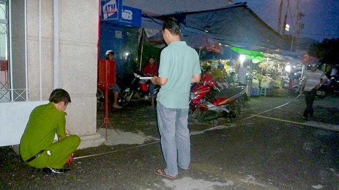 Cơ quan chức năng đang điều tra tại hiện trường.