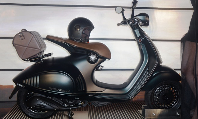 Ngắm kỹ Vespa 946 Emporio Armani giá 405 triệu đồng