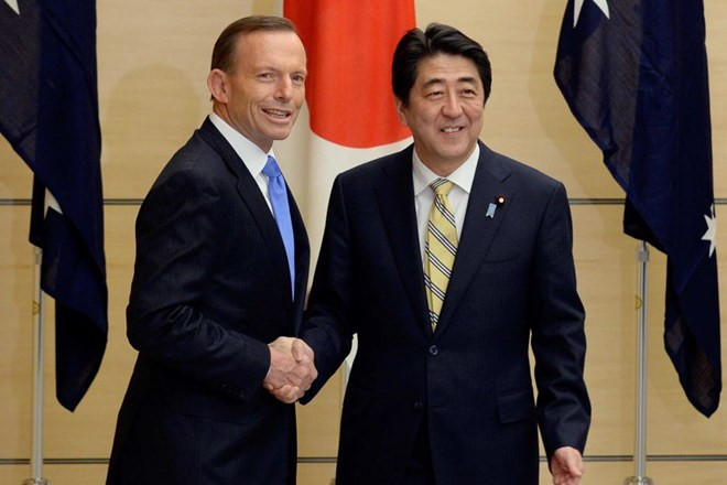 Thủ tướng Australia Tony Abbott tiếp đón Thủ tướng Nhật Bản Shinzo Abe (Nguồn: ABC)