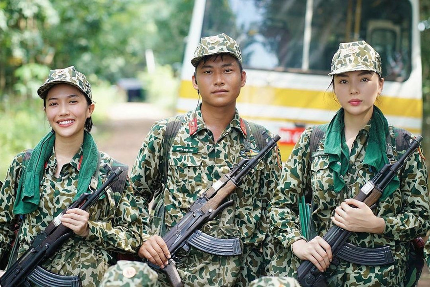 Showbiz 21/3: Hoa hậu Kỳ Duyên nói gì khi chia tay chương trình ‘Sao nhập ngũ’?