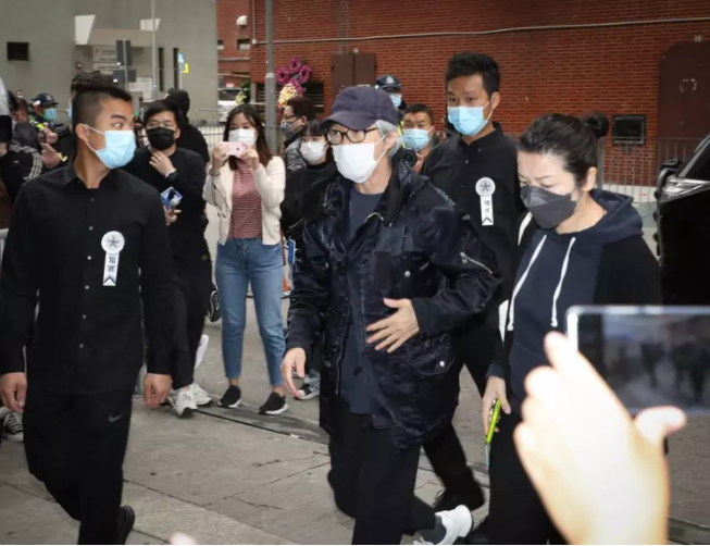 Showbiz 7/3: Vì sao tuyên bố không tới viếng Ngô Mạnh Đạt nhưng Châu Tinh Trì vẫn đến?