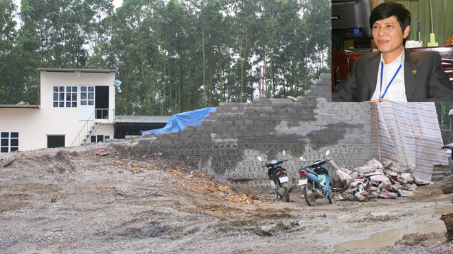 Ông Phó phòng Tài nguyên - Môi trường huyện Mỹ Đức (ảnh nhỏ) nói, đất nhà ông (ảnh lớn) cũng nằm trong quy hoạch quốc phòng, nhưng đang “cho mượn”. Ảnh: Trần Thanh 