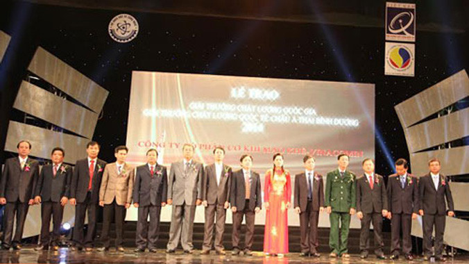 Công ty Cơ khí Mạo Khê nhận giải Bạc Chất lượng Quốc gia 2014