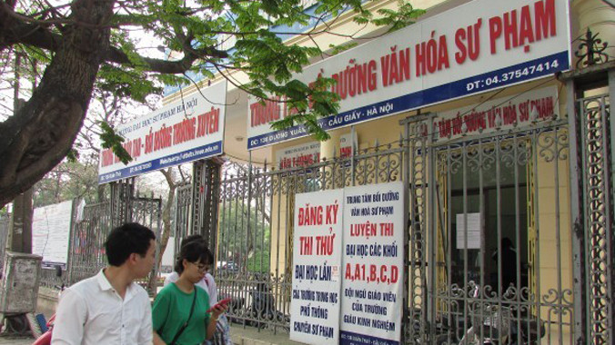 Các lò luyện thi ở quận Cầu Giấy (Hà Nội) mọi năm đông đúc, nhưng giờ thưa vắng.