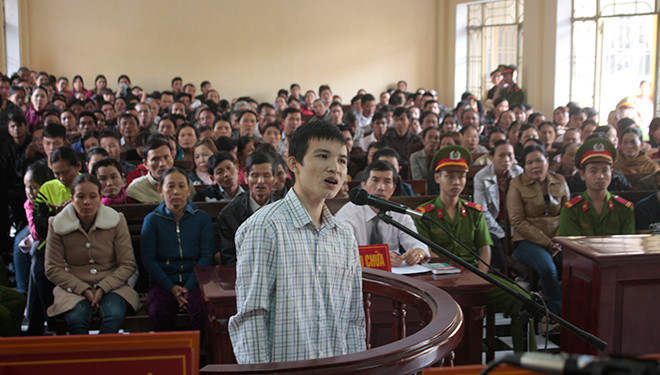 Bị cáo Lê Phúc trước vành móng ngựa.