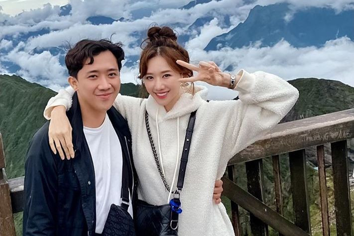 Vài ngày trước, Trấn Thành và Hari Won cùng nhóm bạn thân đi du lịch ở Sapa. Ảnh: FBNV.