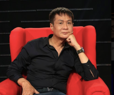 Đạo diễn Lê Hoàng.