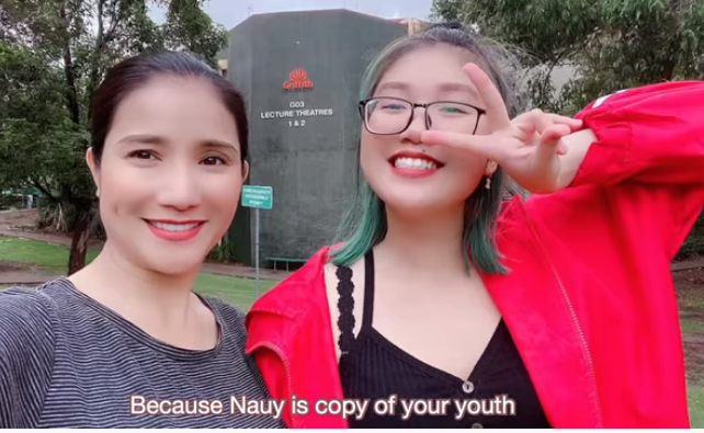 Cát Tường và con gái Tường An. 