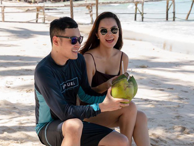 Phạm Quỳnh Anh và Quang Vinh trong chuyến du lịch Phú Quốc.