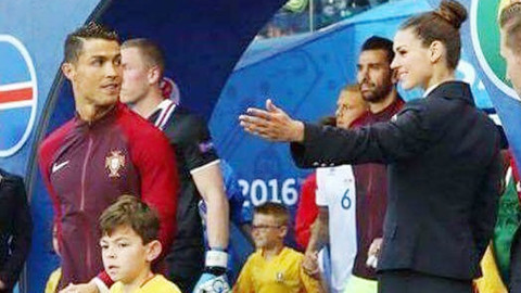 Bỗng dưng thành hot-girl nhờ Ronaldo liếc mắt đưa tình