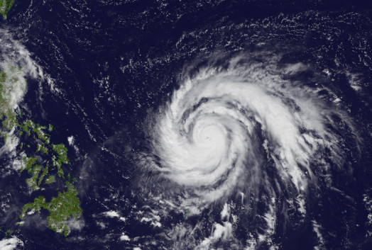 Hơn 2.000 tàu thuyền ở Cà Mau đã vào nơi neo đậu an toàn trong sáng 2/1. Ảnh: VnExpress Bão số 1 trái vụ được dự báo khá nguy hiểm.