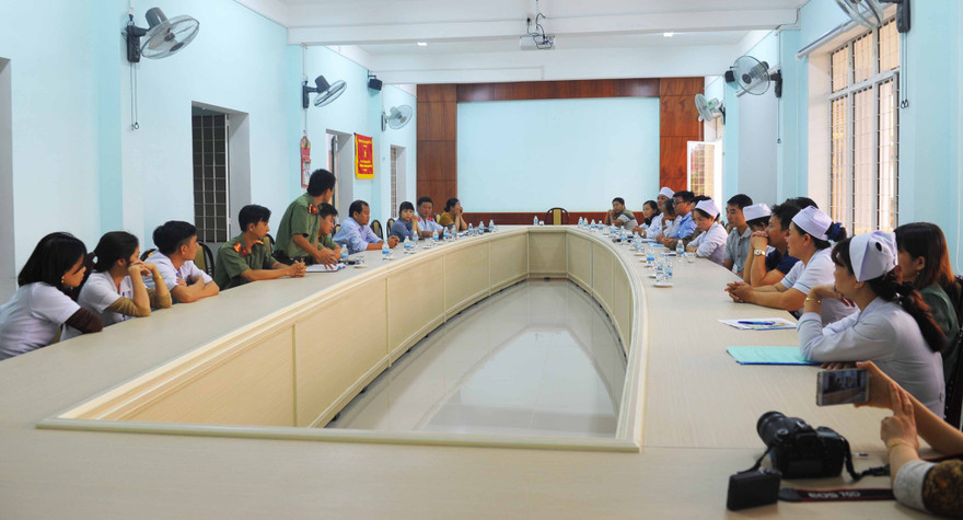 Bệnh viện và các ngành liên quan họp nghe bà Sáu xin lỗi