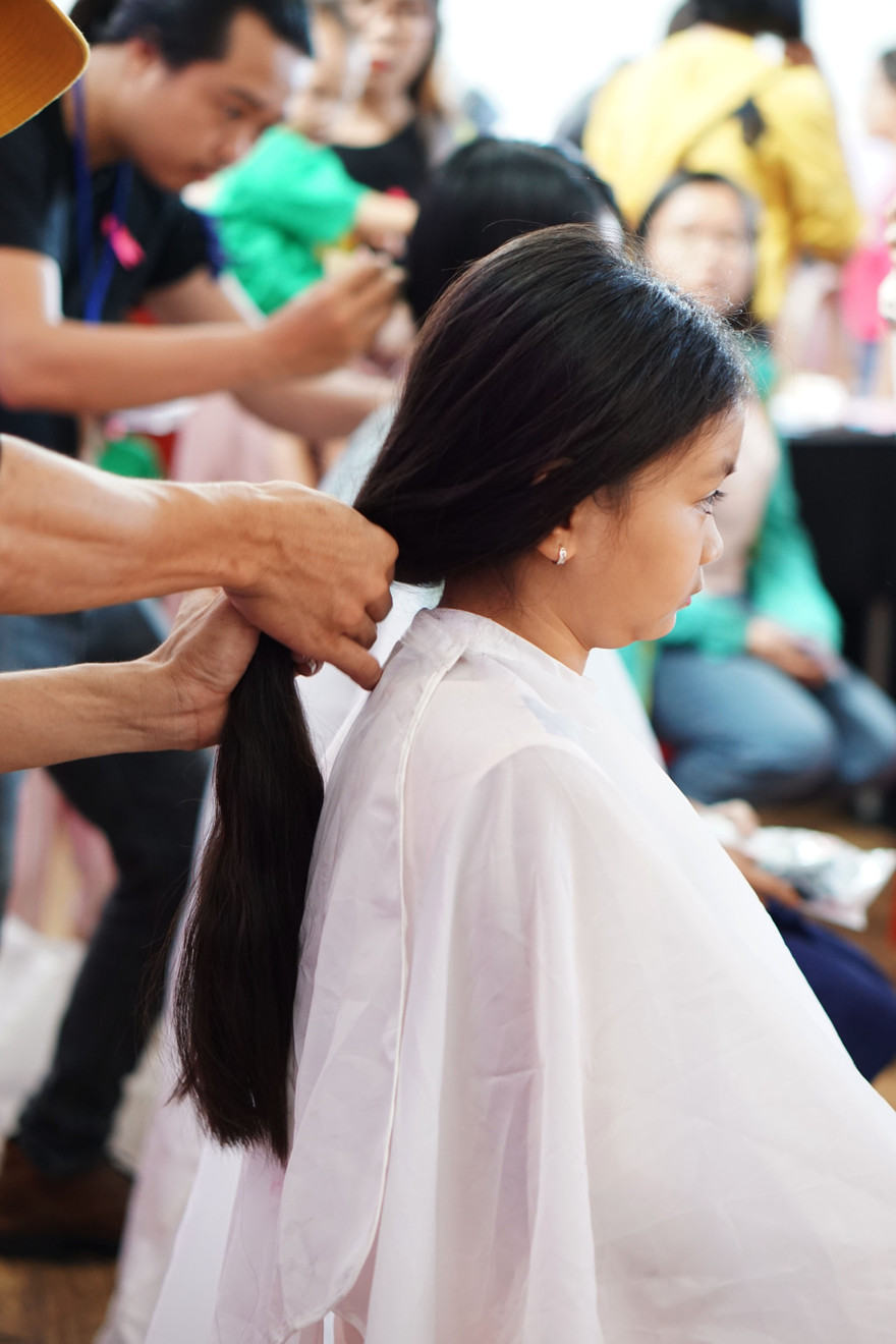 Trẻ em hiến tóc