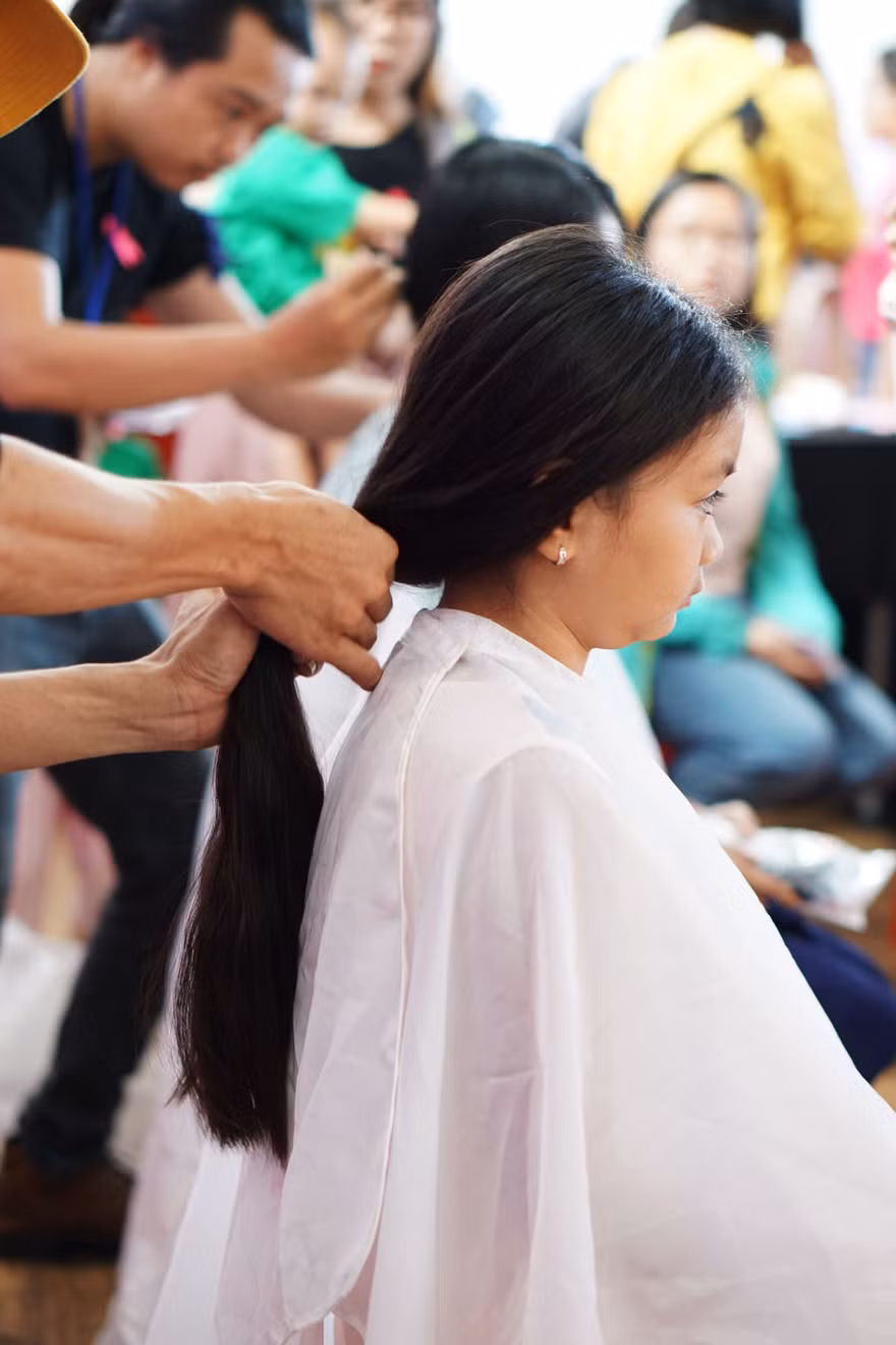 Trẻ em hiến tóc
