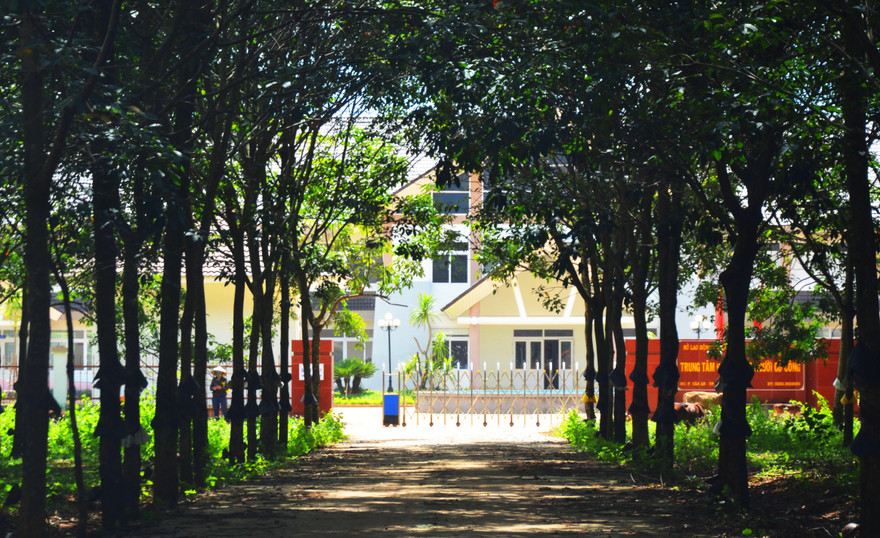 "Trung tâm" hoang vắng giữa rừng cao su