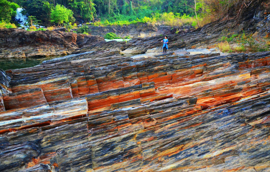 Bãi đá trầm tích lục nguyên kỷ Jura