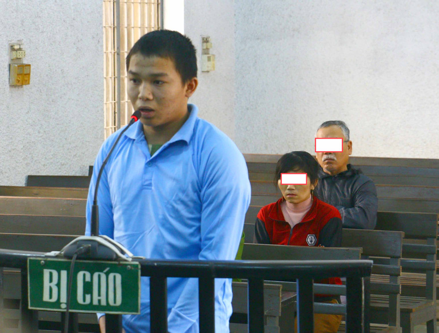 Tuấn trước tòa 