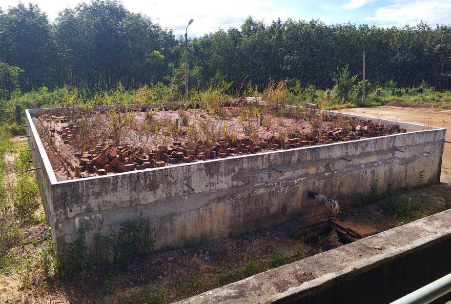 Công trình cấp nước bị bỏ hoang