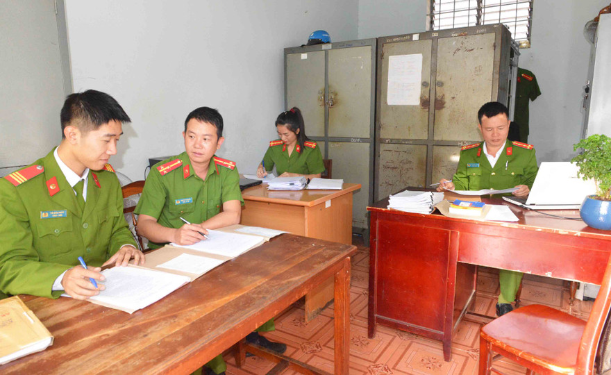 Phòng làm việc đơn sơ của một tổ Cảnh sát hình sự 