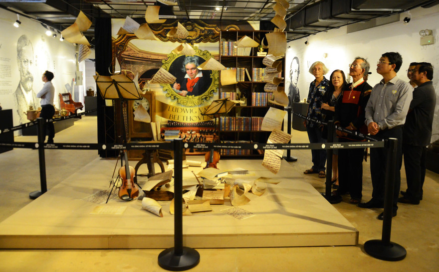 Triển lãm độc đáo về câu chuyện cà phê với các vĩ nhân giàu sức sáng tạo