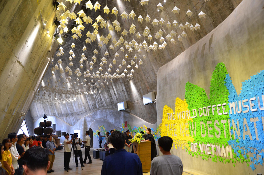 Khai mạc triển lãm nghệ thuật gấp giấy Suối Nguồn 