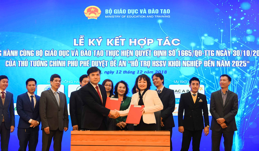 Lễ ký kết hợp tác giữa Bộ GD&ĐT với Trung Nguyên Legend