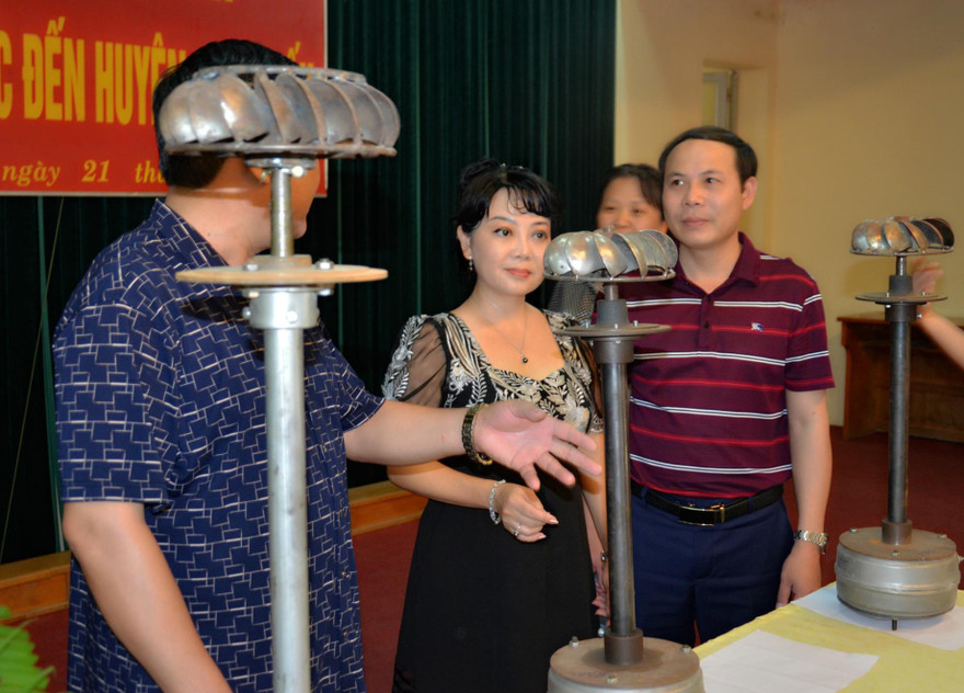 Quà tặng là 96 máy phát điện chạy bằng sức nước