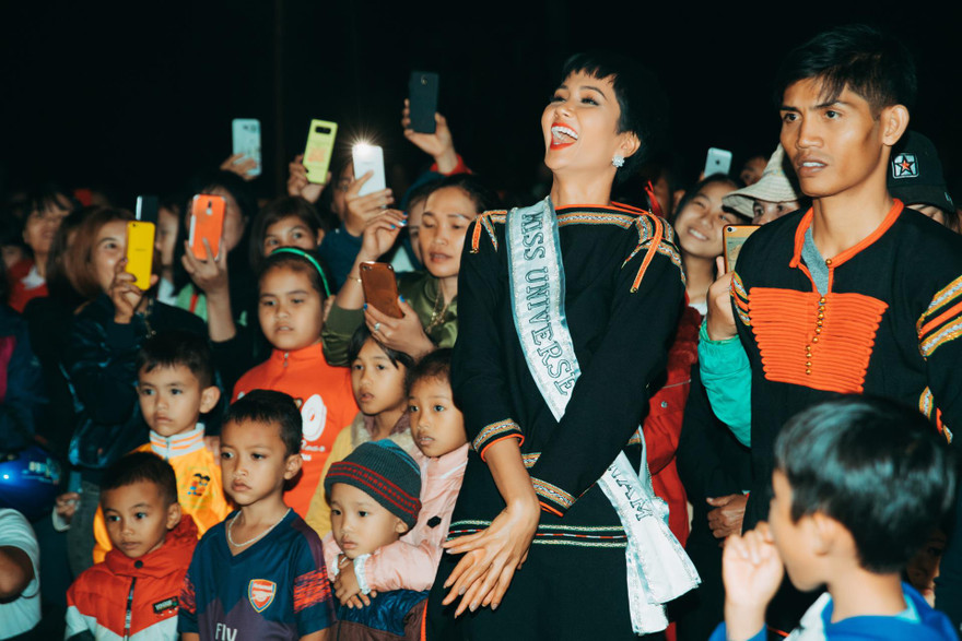 H'Hen tràn ngập hạnh phúc mỗi khi về quê 