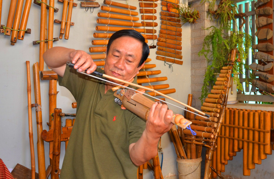 Nghệ sĩ Nguyễn Trường biểu diễn Viokram