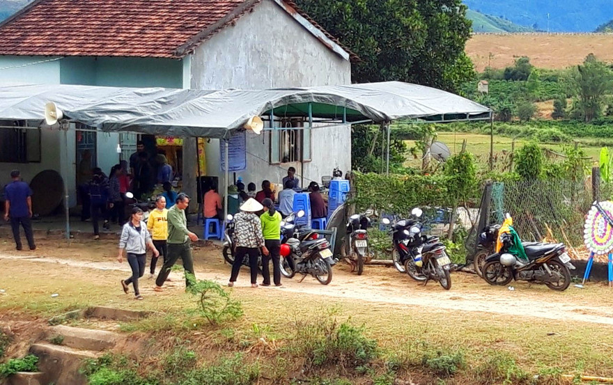 Gia đình lo hậu sự cho bà Hà