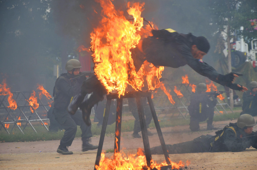 Quảng trường 10/3 mịt mù khói lửa