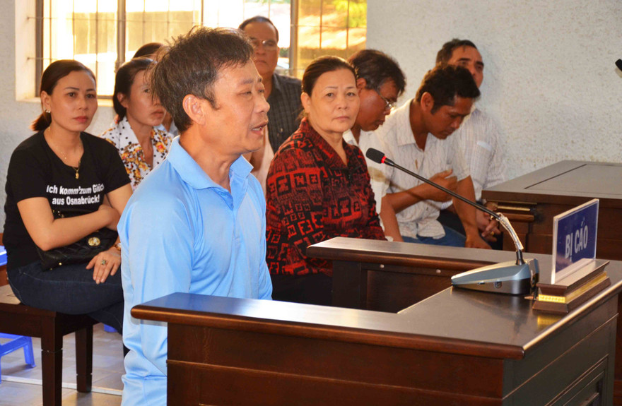 Bị cáo Y Tuyến Ksơr xin khai hết những vị lãnh đạo đã nhận tiền từ ông